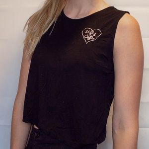 Soft cropped graphic shirt